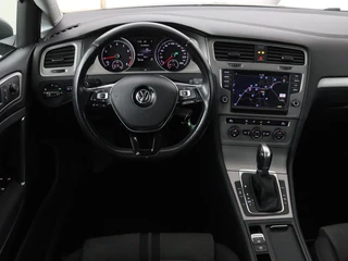 Volkswagen Golf Volkswagen Golf 1.0 TSI Connected Series | Carplay | Camera |  Navigatie | Climate control | Parkeerhulp | Cruise control | Sportstoelen - afbeelding nr 3