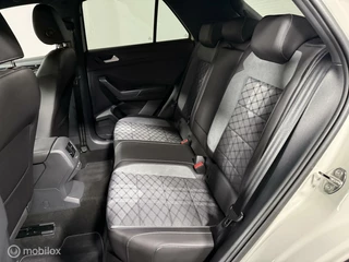 Volkswagen T-Roc Volkswagen T-Roc 1.5 TSI R-LINE DSG | CARPLAY | AD. CRUISE - afbeelding nr 24