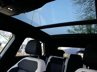 Volkswagen T-Roc Volkswagen T-Roc 1.5 TSI R-Line/ Camera/ Pano.Dak/ Virtual Dashboard - afbeelding nr 20