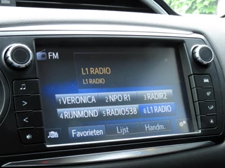 Toyota Yaris Toyota Yaris 1.5 Hybrid Lease | NIEUWE TYPE | NAVIGATIE | ACHTERUITRIJCAMERA | CLIMA-AIRCO | KEYLESS START | - afbeelding nr 10