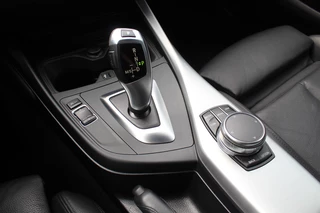 BMW 1 Serie BMW 1 Serie 118i High Exe. M Sport / Schuifdak / Camera / Leder / 18'' / Navigatie / Sportstoelen / Stoelverwarming / DAB / Cruise Control - afbeelding nr 17