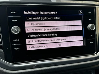 Volkswagen T-Roc Volkswagen T-Roc 1.5 TSI R-line Automaat | Panoramadak | LED | Stoelverwarming | Keyless entry&start | Elektrisch bedienbare achterklep | DAB radio | Apple CarPlay | Parkeersensoren voor en achter | Achteruitrijcamera - afbeelding nr 20