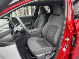 Toyota C-HR Dodenhoekdetectie, Navigatie, Parkeersensoren V + A , All-in Rijklaarprijs - afbeelding nr 5