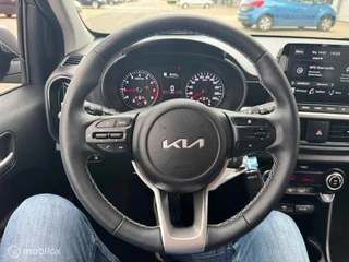 Kia Picanto Kia Picanto 1.0 67pk Automaat  Stoel en Stuur verwarming ,  Navigatie / Apple carplay  / Android auto , Achteruit camera , Bluetooth , Priveglas , Chrome handgrepen , Sport Velgen ,  9.500km !! - afbeelding nr 21