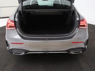 Mercedes-Benz A-Klasse Mercedes-Benz A-klasse 180d AMG | 36.600km NAP | Panoramadak | Stoelverwarming | Carplay | Camera | Full LED | Navigatie | Leder/Alcantara | Widescreen - afbeelding nr 11