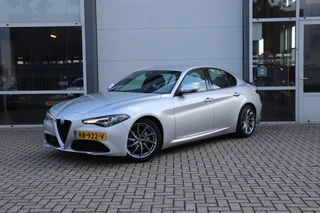Alfa Romeo Giulia 2.0T SUPER AUT/ORIG.NL/A.CarPlay/Ad.Cruise/Stuur&Stoelverw./18inch 114dkm!