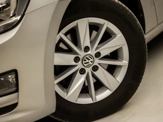 Volkswagen Golf Sportsvan Automaat (NAVIGATIE, CLIMATE, STOELVERWARMING, ADAPTIVE CRUISE, SPORTSTOELEN, PARKEERSENSOREN, GETINT GLAS, LM VELGEN, NIEUWE APK, NIEUWSTAAT) - afbeelding nr 16