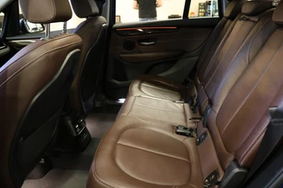 BMW 2 Serie BMW 2 Serie Gran Tourer 218i Luxury Line | 7-Zitter | HUD | Lederen bekleding | Stoel- en stuurverwarming | Navigatie | Camera | Adaptieve LED-koplamp | Sportstoelen | Alarm Klasse 3 | Elek. achterklep | DAB | Dealer onderhouden | NAP Logisch - afbeelding nr 34
