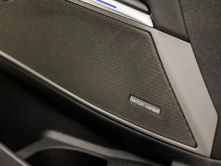 BMW 3 Serie BMW 3 Serie 330i High Executive M Sport 259Pk Automaat (SCHUIFDAK, M PAKKET, HEAD-UP DISPLAY, LASER KOPLAMPEN, CARBON INLEG, HARMAN/KARDON, LEDER/ALCANTARA, APPLE CARPLAY, STUUR/STOELVERWARMING, NIEUWSTAAT) - afbeelding nr 20
