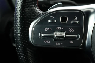 Mercedes-Benz A-Klasse Mercedes-Benz A-klasse 200 AMG | Panoramadak | Carplay |  Stoelverwarming | Keyless | Leder/Alcantara | Camera | Sfeerverlichting | Widescreen | Full LED - afbeelding nr 9