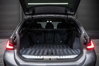 BMW 3 Serie BMW 3-serie 330e xDrive Touring Hybrid | Vol | M Sport | Panodak | H&K | Innovation | 19 inch | - afbeelding nr 45