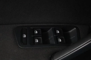 Volkswagen Golf Volkswagen Golf 1.0 TSI Comfortline (PARKEERSENSOREN, CRUISE CONTROL, NAVIGATIE, CARPLAY, NL-AUTO) - afbeelding nr 6