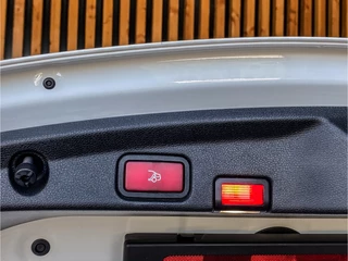 Mercedes-Benz E-Klasse Mercedes-Benz E-Klasse Cabrio 200 Automaat 25th Anniversary Edition | LUCHTVERING | BURMESTER | NEKVERWARMING | STANDVERWARMING | STOELVERWARMING V+A | HEAD-UP | - afbeelding nr 57