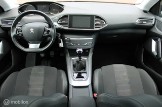 Peugeot 308 Peugeot 308 1.2 PureTech Blue Lease Executive, Trekhaak, Pano, voor/achter Pdc + Camera, App connect, Cruise, Navi, Clima, Donker glas. - afbeelding nr 2