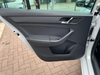 Škoda Rapid Škoda Rapid SPACEBACK 1.2 TSI 90PK GREENTECH DRIVE / PANO / NAVI / DSG! - afbeelding nr 22