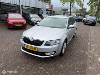 Škoda Octavia Skoda Octavia Combi 1.0 TSI Leer Navi Clima Trekhaak PDC - afbeelding nr 2