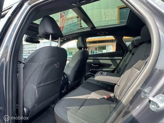 Hyundai Tucson Hyundai Tucson 1.6 T MHEV BlackLine 4WD Automaat , Trekhaak 1.650kg Trekgewicht ,  Panorama Dak , Stoel & Stuur verwarming ,  Navigatie & Camera , Parkeerhulp voor & achter, Keyless entry , Electr Achter klep , IQ telefoonlader - afbeelding nr 16