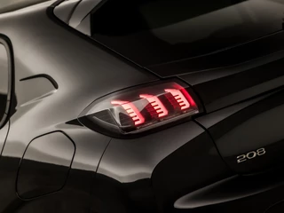 Peugeot 208 (APPLE CARPLAY, GROOT NAVI, 360 CAMERA, LEDER, GETINT GLAS, SPORTSTOELEN, LM VELGEN, LED KOPLAMPEN, LANE ASSIST, PARKEERSENSOREN, NIEUWSTAAT) - afbeelding nr 25