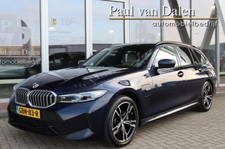 BMW 3 Serie Touring (g21) 330e 292PK XDRIVE M-SPORT Leer | Head Up | Live Cockpit | Trekhaak | Led | Camera |