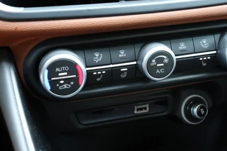Alfa Romeo Giulia Alfa Romeo Giulia 2.0T TI/STOEL.STUUR.VERW/KEYLESS/ADAP.CRUISE/DODEHOEK - afbeelding nr 27