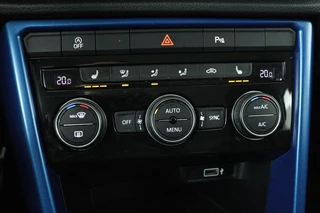 Volkswagen T-Roc Volkswagen T-Roc 1.5 TSI Sport | Stoelverwarming | Full LED |  Trekhaak | Navigatie | Climate control | PDC | Sportstoelen | Cruise control | Bluetooth - afbeelding nr 10