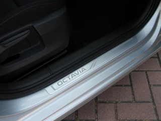Škoda Octavia Škoda Octavia Combi 1.0 TSI 116pk DSG Style Sport | Kuipstoelen - afbeelding nr 28