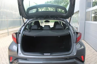 Toyota C-HR Toyota C-HR 1.8 Hybrid Dynamic 1e Eigenaar NL Auto | Parkeersensoren | Full Led. - afbeelding nr 15