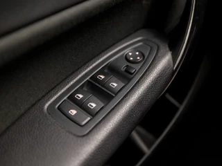 BMW 1 Serie Automaat (NAVIGATIE, CLIMATE, M SPORT STUUR, GETINT GLAS, SPORTSTOELEN, PARKEERSENSOREN, CRUISE, LED KOPLAMPEN, TREKHAAK, NIEUWE APK, NIEUWSTAAT) - afbeelding nr 20