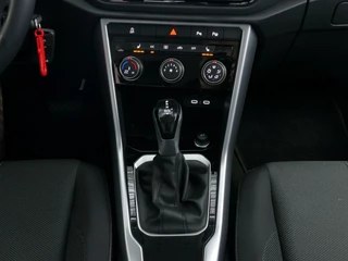 Volkswagen T-Roc Volkswagen T-Roc 1.5 TSI 150PK CARPLAY NAVI STOEL VERW. LED VIR.COCKPIT 03/2024 