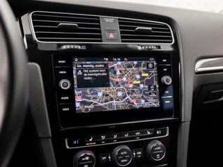 Volkswagen Golf 150Pk Automaat (DIGITAL COCKPIT, APPLE CARPLAY, GROOT NAVI, ALCANTARA, STOELVERWARMING, MASSAGE, CAMERA, GETINT GLAS, KEYLESS, ADAPTIVE CRUISE, NIEUWE APK - afbeelding nr 25