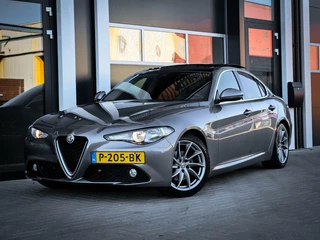 Alfa Romeo Giulia Alfa Romeo Giulia 2.0T Super | PANORAMADAK | KEYLESS | DNA | LANE ASSIST | VOL OPTIES! - afbeelding nr 3