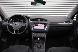 Volkswagen Tiguan Pano / Trekhaak / Massage Stoel / LED / Stoelverwarming / Camera / - afbeelding nr 3