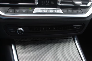 BMW 3 Serie BMW 3 Serie M340i xDrive / Trekhaak / Leder / Memory seats / 19'' / DAB / Navigatie / Stoelverwarming / DAB / Cruise Control - afbeelding nr 27