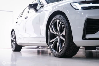 Volvo V60 Volvo V60 2.0 T8 Recharge AWD R-Design | NL auto | DAB+ | CarPlay | Adaptive | Blis | Rijklaar | - afbeelding nr 48