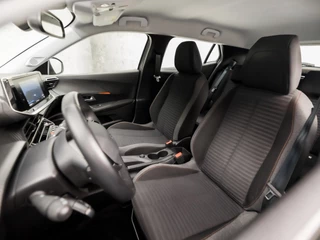 Peugeot 2008 Peugeot 2008 1.2 PureTech Sport (APPLE CARPLAY, GROOT NAVI, 360 CAMERA, STOELVERWARMING, LANE ASSIST, SPORTSTOELEN, LED KOPLAMPEN, CRUISE, NIEUWE APK, NIEUWSTAAT) - afbeelding nr 14