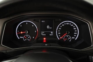 Volkswagen T-Roc Cruise Control, Panoramadak, Trekhaak, Airco, Parkeersensoren - afbeelding nr 12