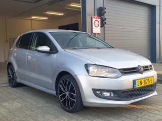 Volkswagen Polo Volkswagen Polo 1.0 BlueMotion Connected Series - NAP / CARPLAY / DAB / P.SENSOREN V+A / LM-VELGEN '17 / EXTRA SET '15 / NWE APK ! - afbeelding nr 2