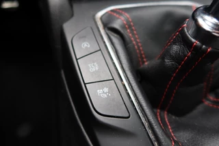 Ford Focus Ford Focus 1.0 EcoBoost ST Line Business 125pk NAVI, Camera, Trekhaak, B&O, Winter pack - afbeelding nr 13