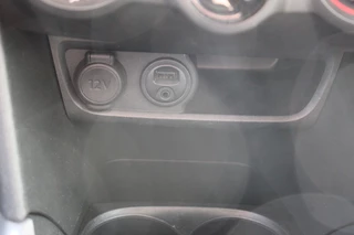 Peugeot 2008 Airco , Cruise control ,Trekhaak , Navigatie , Bluetooth Parkeersensoren achter , LED dagrijverlichting - afbeelding nr 19