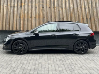 Volkswagen Golf Volkswagen Golf 1.5 eTSI R-Line Automaat | Panoramadak | LED | Black Style | Harman/Kardon HiFi | Achteruitrijcamera | Sfeerverlichting | Trekhaak afneembaar | Adaptieve cruise control | Parkeersensoren voor en achter - afbeelding nr 64