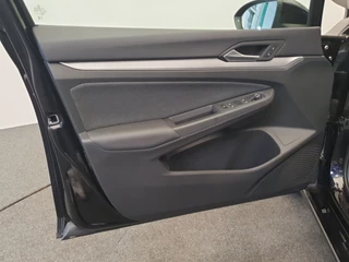 Volkswagen Golf Volkswagen Golf Variant 1.0 eTSI 110pk DSG/AUT Life Camera, ACC, Winterpakket - afbeelding nr 17