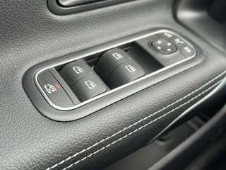 Mercedes-Benz CLA Navigatie Trekhaak Panoramadak Elek. Stoelen Leer Stoelverwarming DAB Keyless Getint Glas  NL Auto BTW - afbeelding nr 29