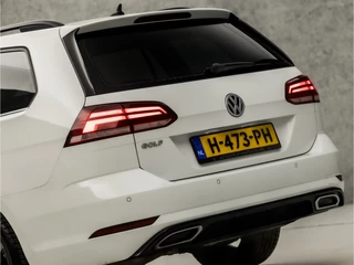 Volkswagen Golf 150Pk Automaat (DIGITAL COCKPIT, APPLE CARPLAY, GROOT NAVI, ALCANTARA, STOELVERWARMING, MASSAGE, CAMERA, GETINT GLAS, KEYLESS, ADAPTIVE CRUISE, NIEUWE APK - afbeelding nr 15