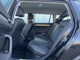 Volkswagen Passat Volkswagen Passat Variant 1.5 TSI Highline Business R | Navi | ACC | HUD | LED | Keyless | Virtual Cockpit | 18 inch - afbeelding nr 28