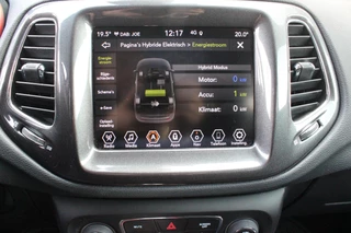 Jeep Compass Jeep Compass 4xe 240PK PHEV TRAILHAWK AUTOMAAT | NAVIGATIE | ACHTERUIRIJCAMERA | APPLE CARPLAY / ANDROID AUTO | DIGITALE COCKPIT | XENON KOPLAMPEN | 17