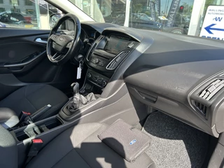 Ford Focus navigatie/camera airco/ecc apk - afbeelding nr 3