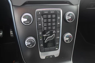 Volvo V40 Volvo V40 1.5 T2 Inscription R-Design / Panoramadak / Camera / Leder / Keyless / 17'' / Navigatie / Stoelverwarming / Cruise Control - afbeelding nr 25