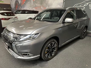 Mitsubishi Outlander Mitsubishi Outlander 2.4 PHEV Intense+ CARPLAY/ACC/RUITJES LEDER/360CAMERA - afbeelding nr 3