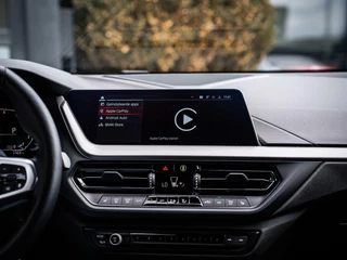 BMW 1 Serie BMW 1-serie 120i|PANO|H&K|M-PAKKET|KUIPSTOELEN|CAMERA|19'' - afbeelding nr 24