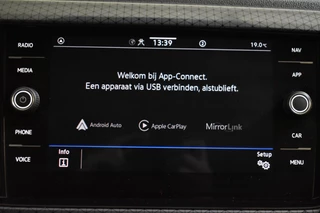Volkswagen T-Cross Volkswagen T-Cross TSI 110PK DSG STYLE CAMERA/LED/CARPLAY - afbeelding nr 32